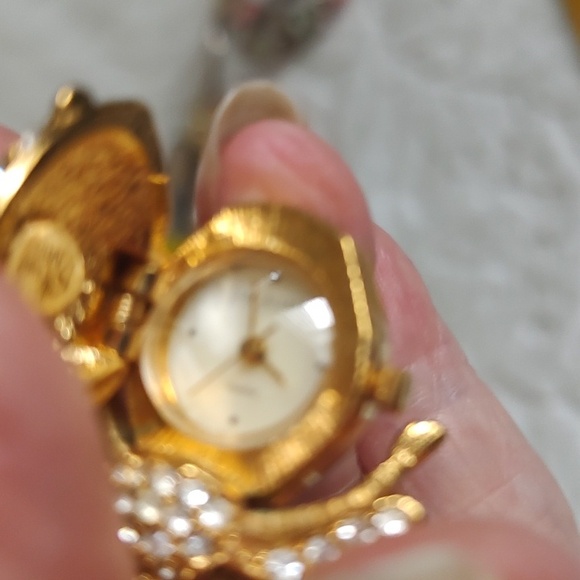 Joan Rivers Bee Pin - Picture 6 of 6